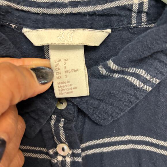 H&M Navy Plaid Button Down Casual Shirt Women’s Size 2 Cotton Rockabilly Country - Picture 3 of 8